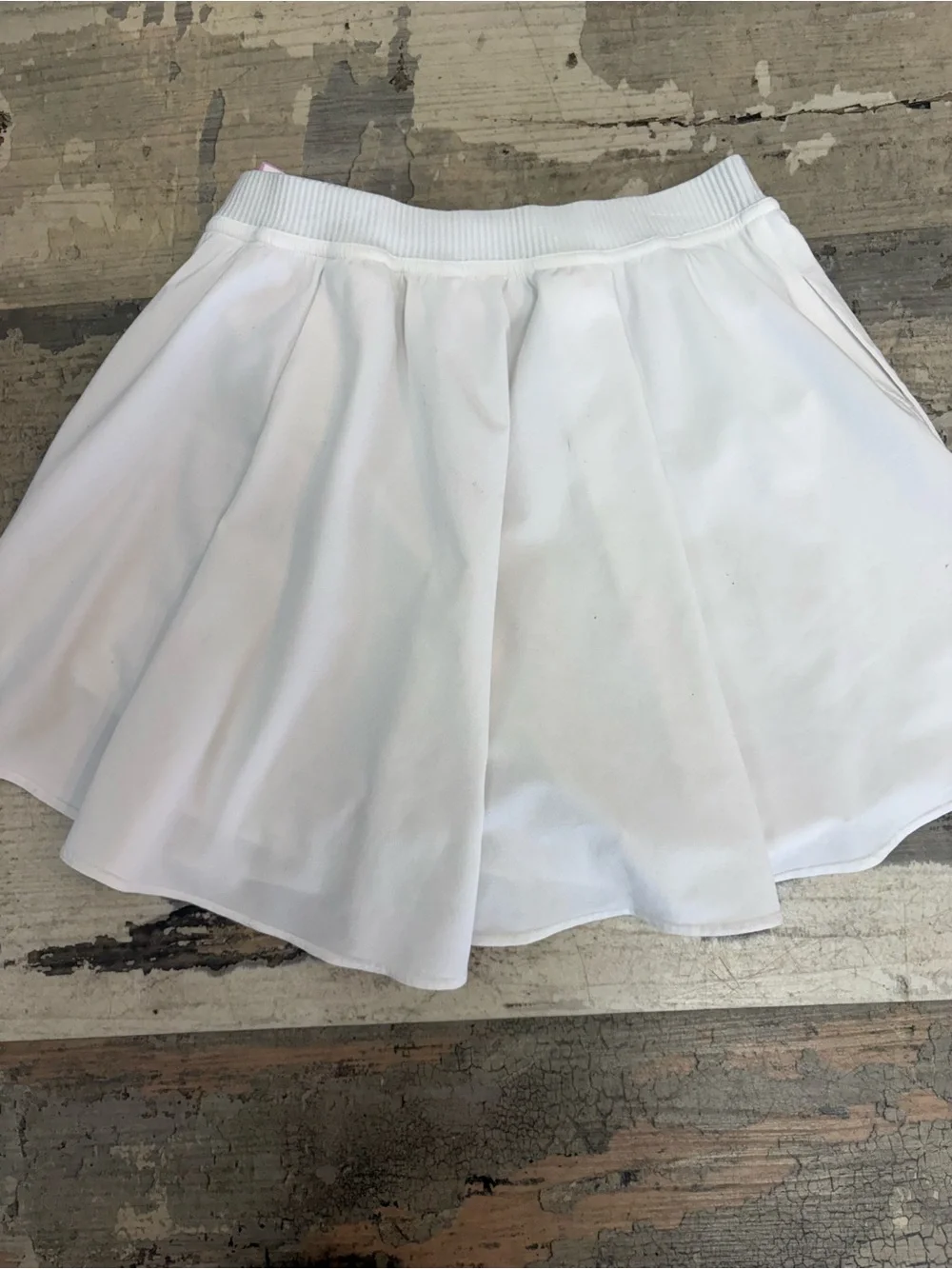 Lululemon White Sz 2, narrow waistband tennis skirt